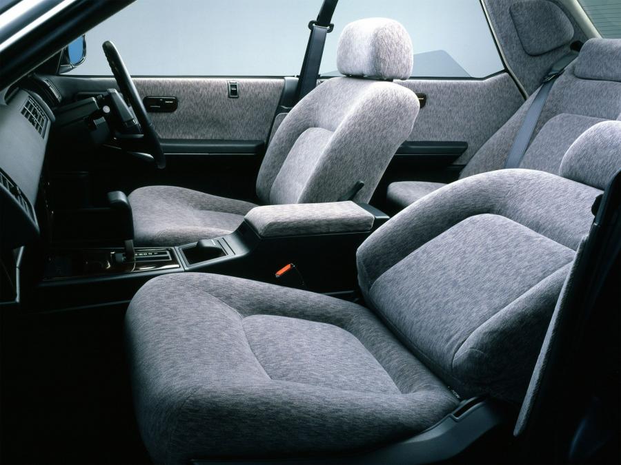  Nissan Cedric Cima 1988 года  (фото 13 из 21)